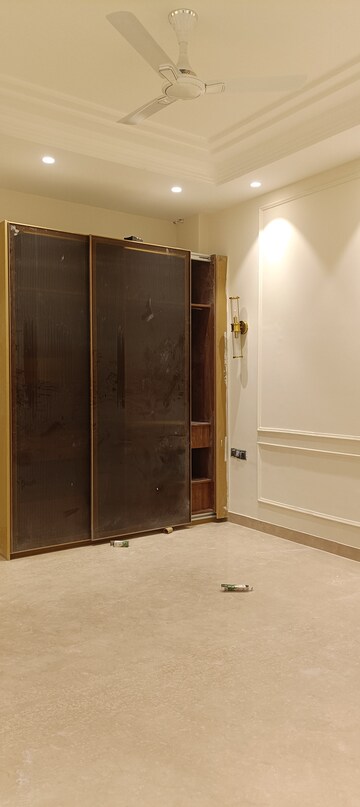 Bedroom in 3 BHK Builder Floor at Anand Vihar – for Sale