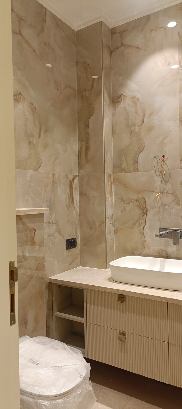 Bathroom, anand vihar 3 Bedroom 1800 Sq.Ft. Builder Floor In Anand Vihar Delhi 9698476