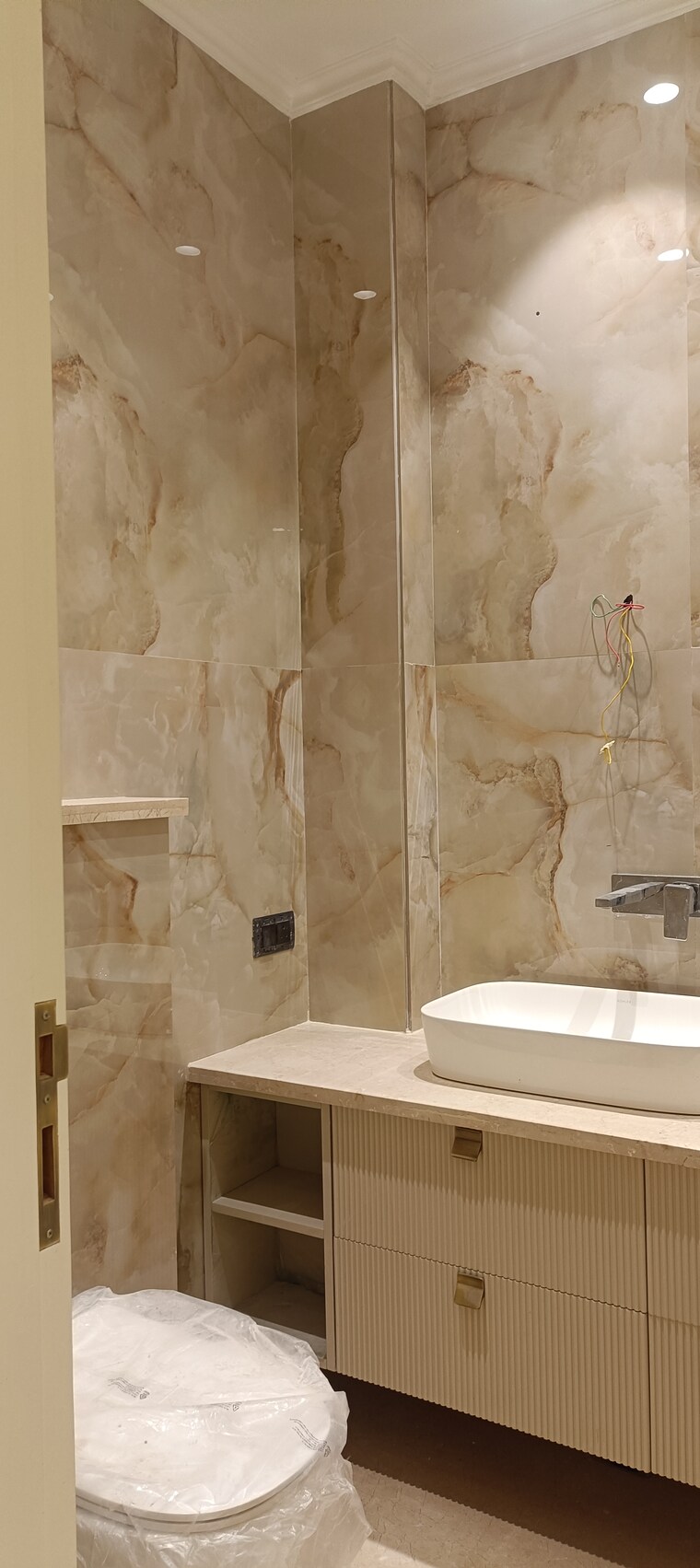 Bathroom, anand vihar 3 Bedroom 1800 Sq.Ft. Builder Floor In Anand Vihar Delhi 9698476