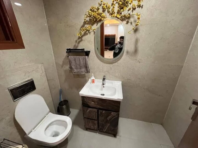 Bathroom, freedom fighters enclave 2 Bedroom 850 Sq.Ft. Apartment In Freedom Fighters Enclave Delhi 9698490
