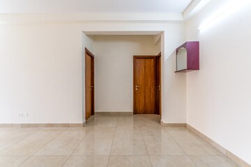 Room in 3.5 BHK Apartment at Prestige Waterford, Whitefield – for Rent