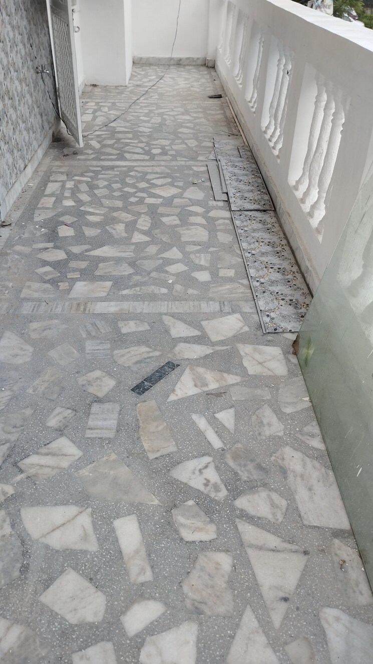 Balcony, sector 44 3 Bedroom 167 Sq.Yd. Builder Floor In Sector 44 Faridabad 9698502