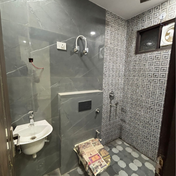 Bathroom, shubham-chs-andheri-west 2 Bedroom 750 Sq.Ft. Apartment In Andheri West Mumbai 9698511