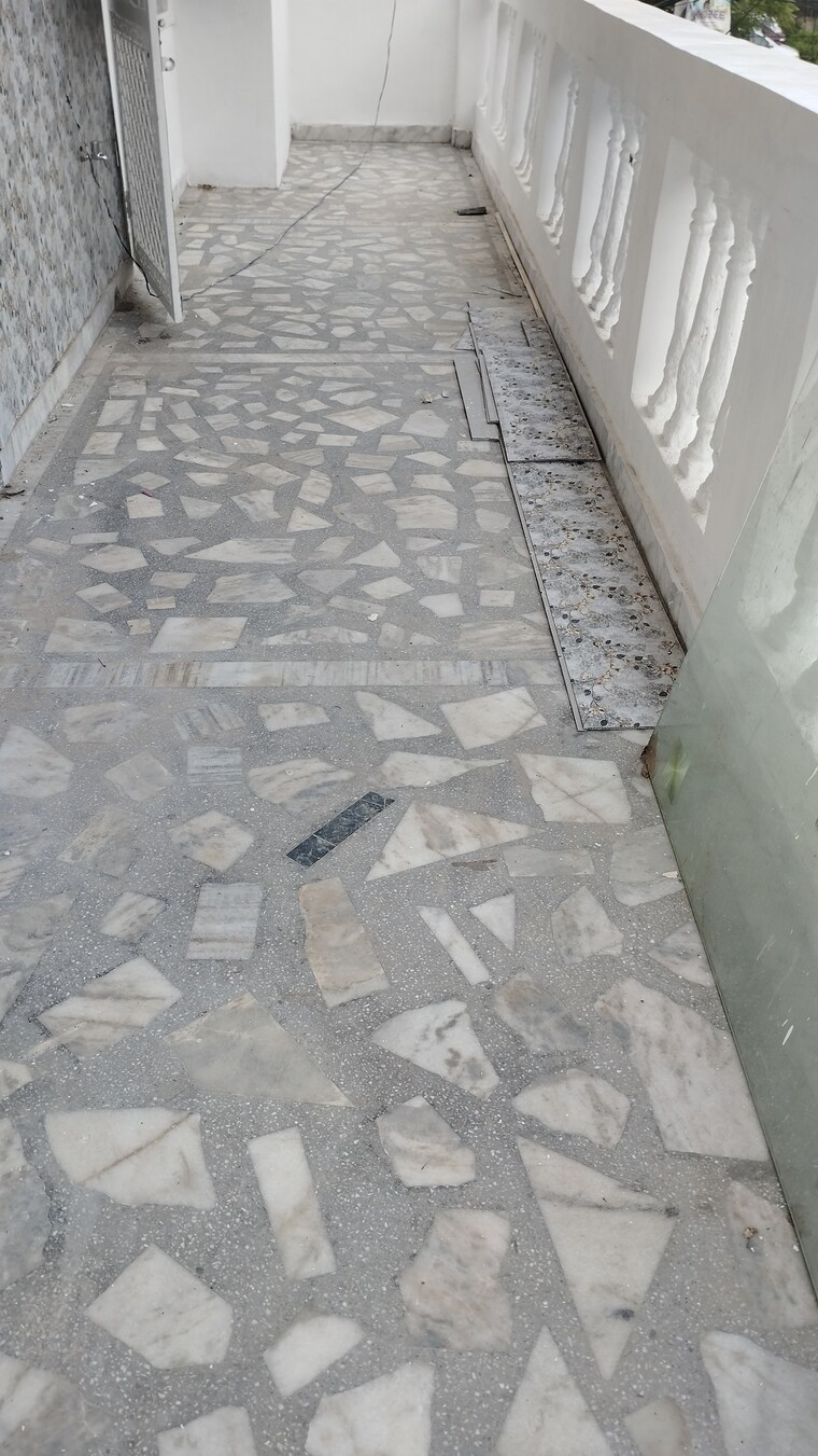 Balcony, sector 44 3 Bedroom 168 Sq.Yd. Builder Floor In Sector 44 Faridabad 9698519