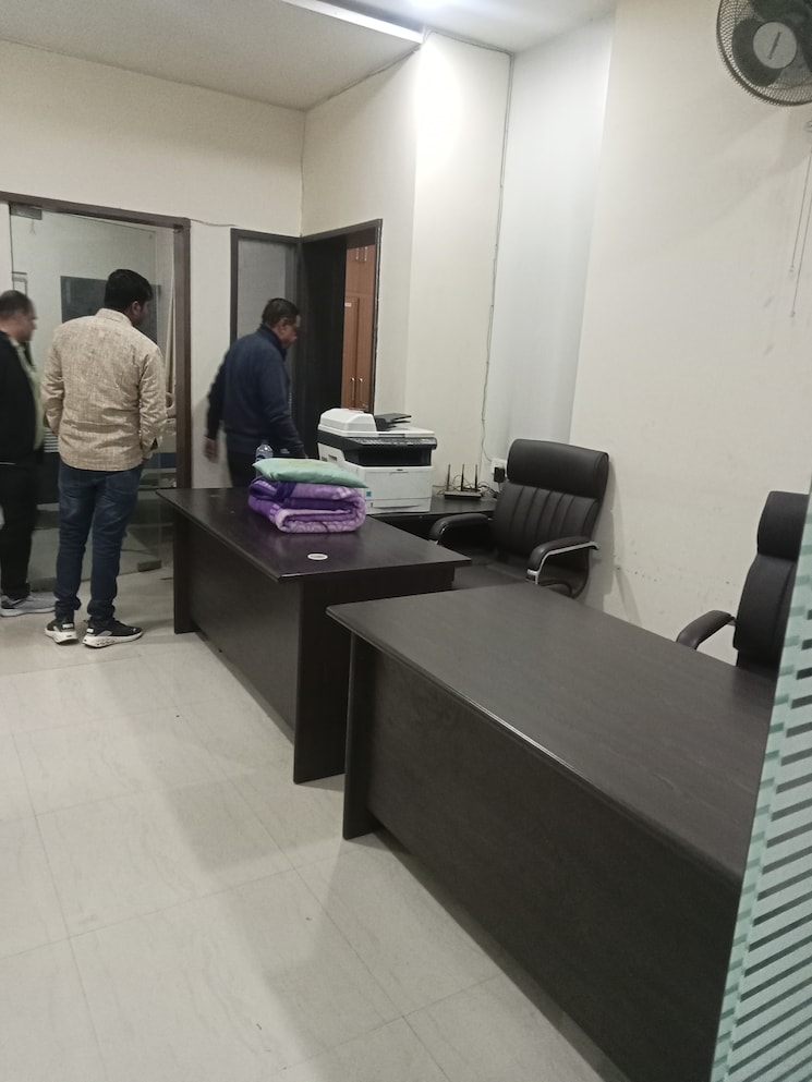 Team Area, surya-lake-view-apartment Commercial Office Space in IT/SEZ 1200 Sq.Ft. In Gomti Nagar Lucknow 9698761