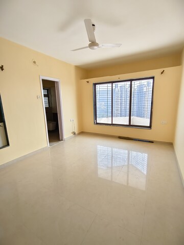 Room in 3 BHK Apartment at Maharaja Retreat CHS, Goregaon East – for Rent