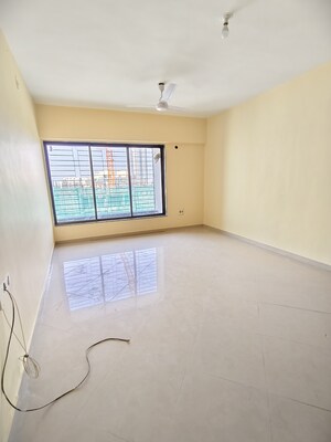 Room in 3 BHK Apartment at Maharaja Retreat CHS, Goregaon East – for Rent