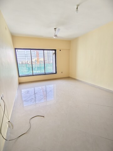 Room in 3 BHK Apartment at Maharaja Retreat CHS, Goregaon East – for Rent