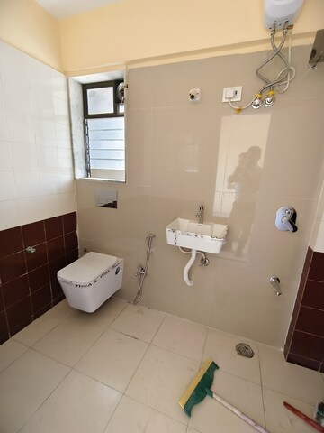 Master Bedroom in 3 BHK Apartment at Maharaja Retreat CHS, Goregaon East – for Rent