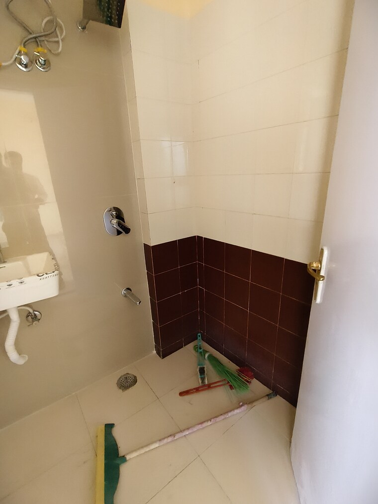 Bathroom, maharaja-retreat-chs 3 Bedroom 1800 Sq.Ft. Apartment In Goregaon East Mumbai 9698781