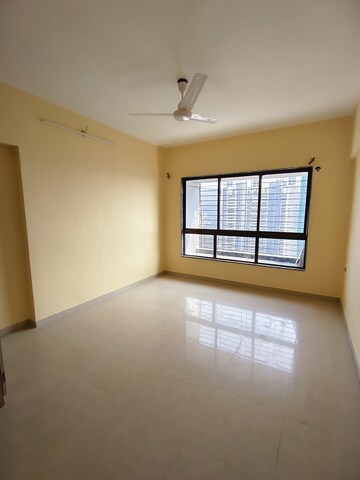 Room in 3 BHK Apartment at Maharaja Retreat CHS, Goregaon East – for Rent