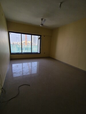 Room in 3 BHK Apartment at Maharaja Retreat CHS, Goregaon East – for Rent