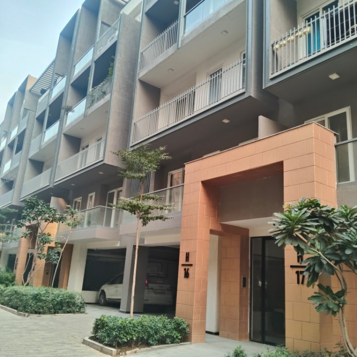 3 BHK + Servant Room Apartment For Rent in Smart World Orchard