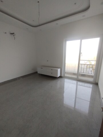 Room in 5 BHK Independent House at Mullanpur – for Rent