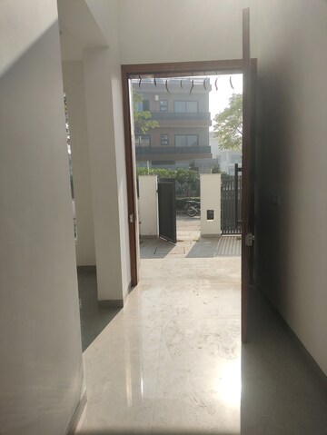 Furnished Amenities in 5 BHK Independent House at Mullanpur – for Rent