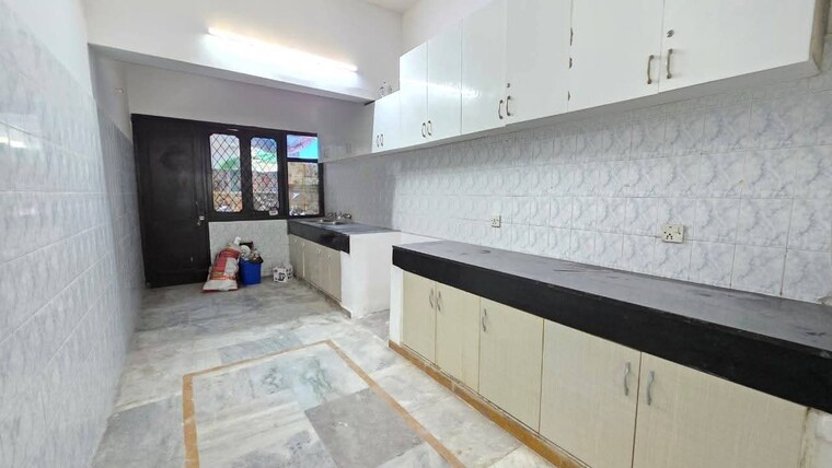 Kitchen, sainik farm 4 Bedroom 2200 Sq.Ft. Apartment In Sainik Farm Delhi 9698928