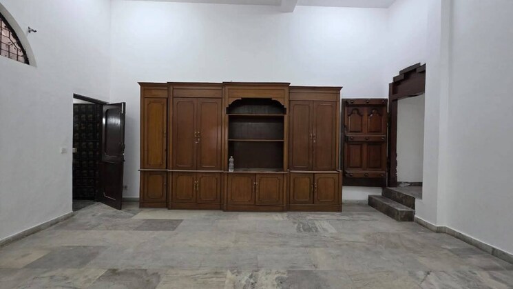 Room, sainik farm 4 Bedroom 2200 Sq.Ft. Apartment In Sainik Farm Delhi 9698928