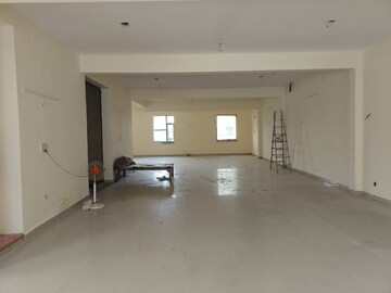 Room in  Industrial Plot at Sector 63 – for Rent