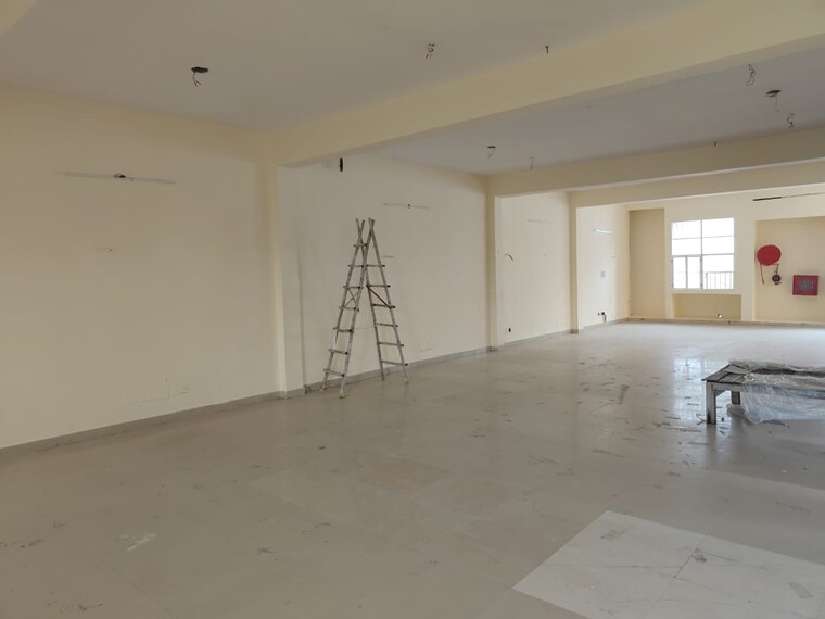 Room, sector 63 Commercial Industrial Plot 2700 Sq.Ft. In Sector 63 Noida 9698920