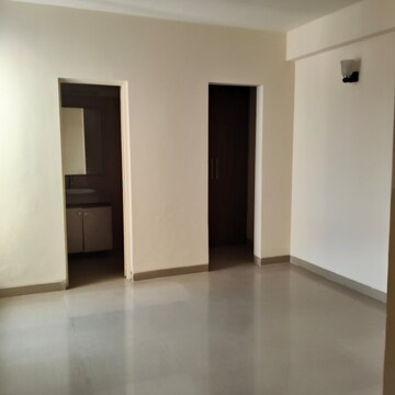 Room in 3 BHK Apartment at Emaar Emerald Estate, Sector 65 – for Rent