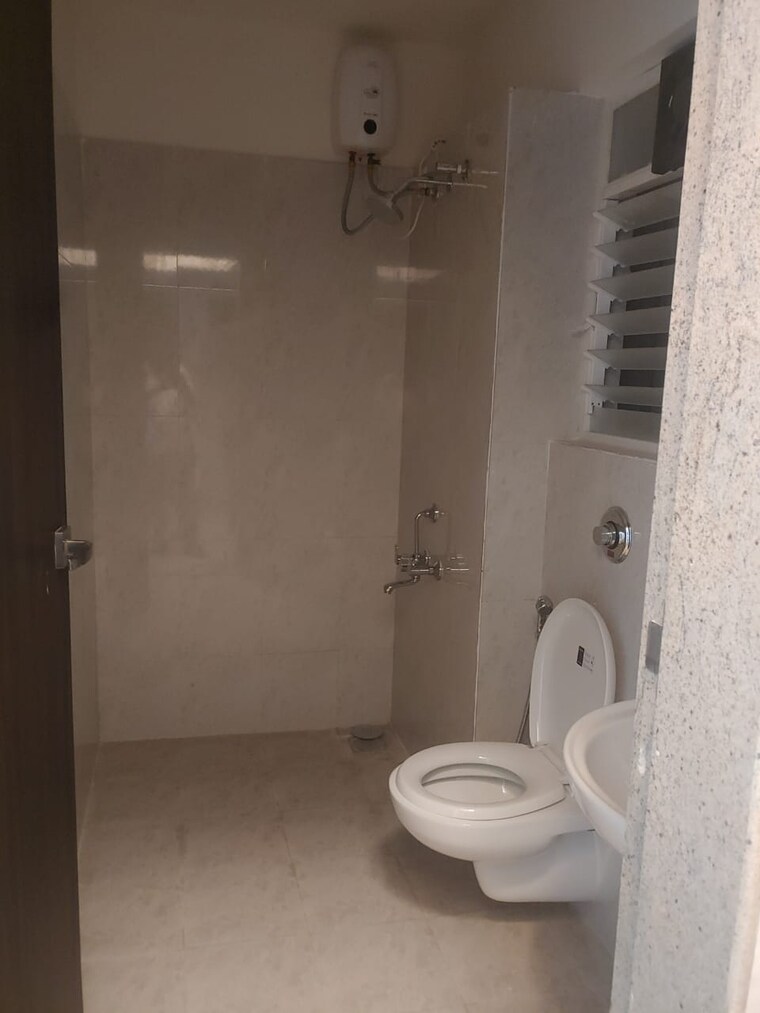 Bathroom, rohan-leher 2 Bedroom 1000 Sq.Ft. Apartment In Baner Pune 9698967