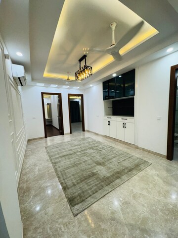 Room in 3 BHK Builder Floor at South City 2 – for Sale