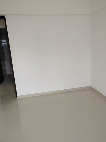 Room in 3 BHK Apartment at Kumar Peninsula, Baner – for Rent