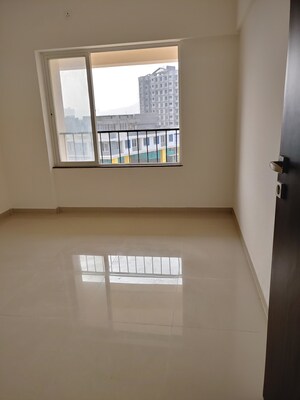 Room in 3 BHK Apartment at Kumar Peninsula, Baner – for Rent