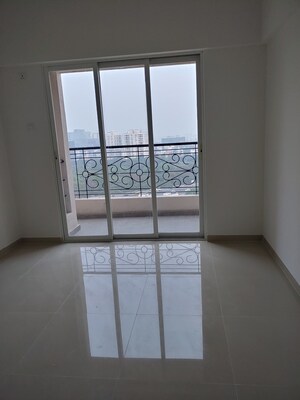 Room in 3 BHK Apartment at Kumar Peninsula, Baner – for Rent