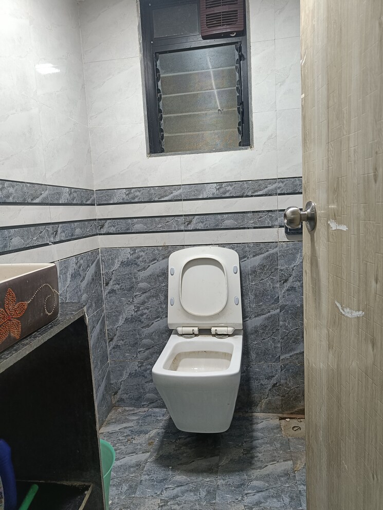 Bathroom, goregaon east Commercial Office Space in IT/SEZ 800 Sq.Ft. In Goregaon East Mumbai 9699237