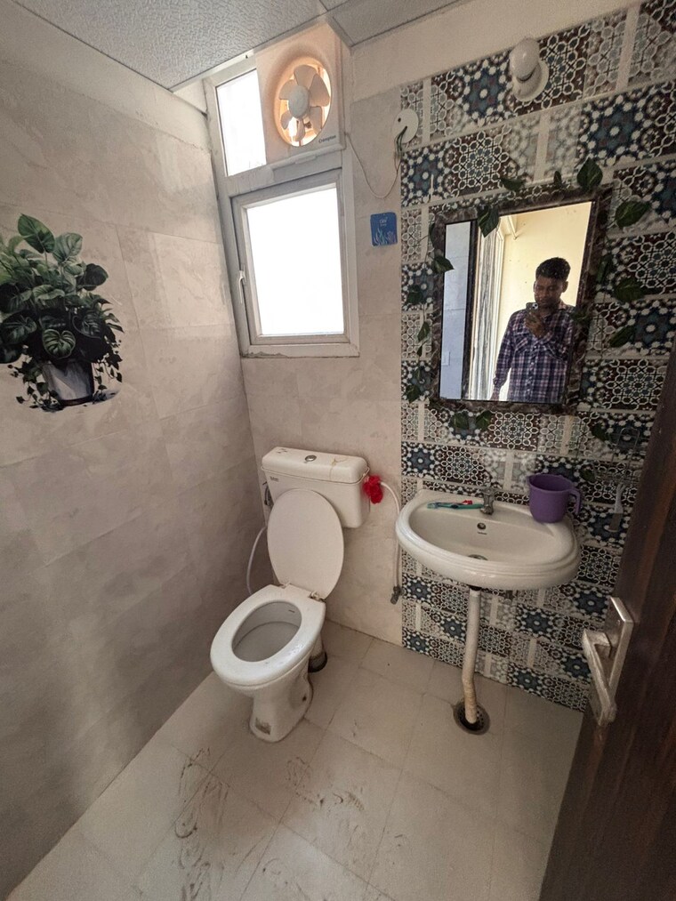 Bathroom, signature-global-proxima 2 Bedroom 674 Sq.Ft. Apartment In Sector 89 Gurgaon 9699357