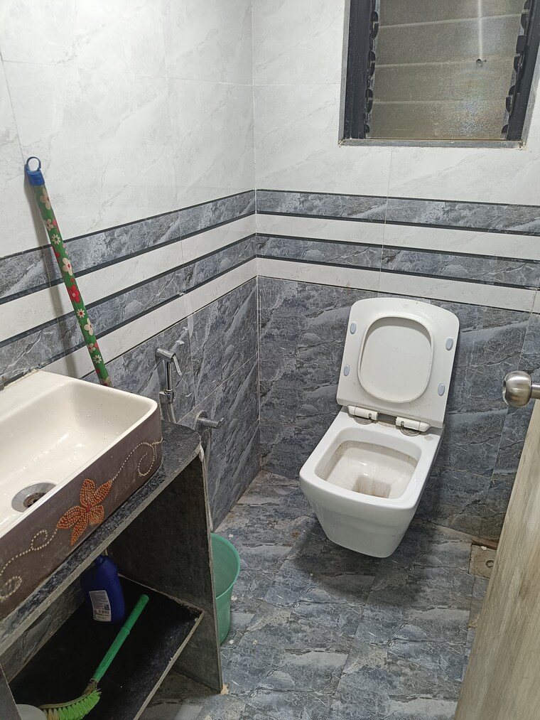 Bathroom, goregaon east Commercial Office Space in IT/SEZ 800 Sq.Ft. In Goregaon East Mumbai 9699237