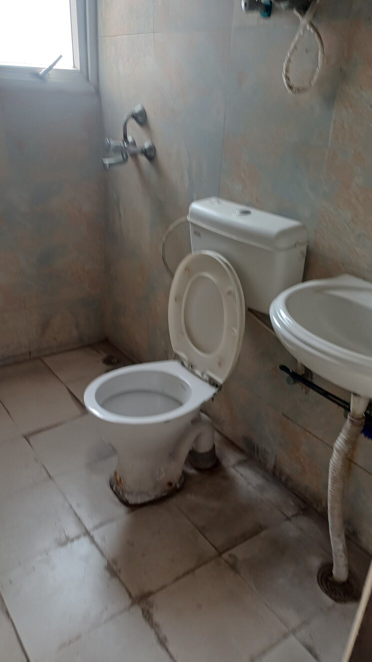 Bathroom, signature-the-serenas 2 Bedroom 531 Sq.Ft. Apartment In Sohna Sector 36 Gurgaon 9699448