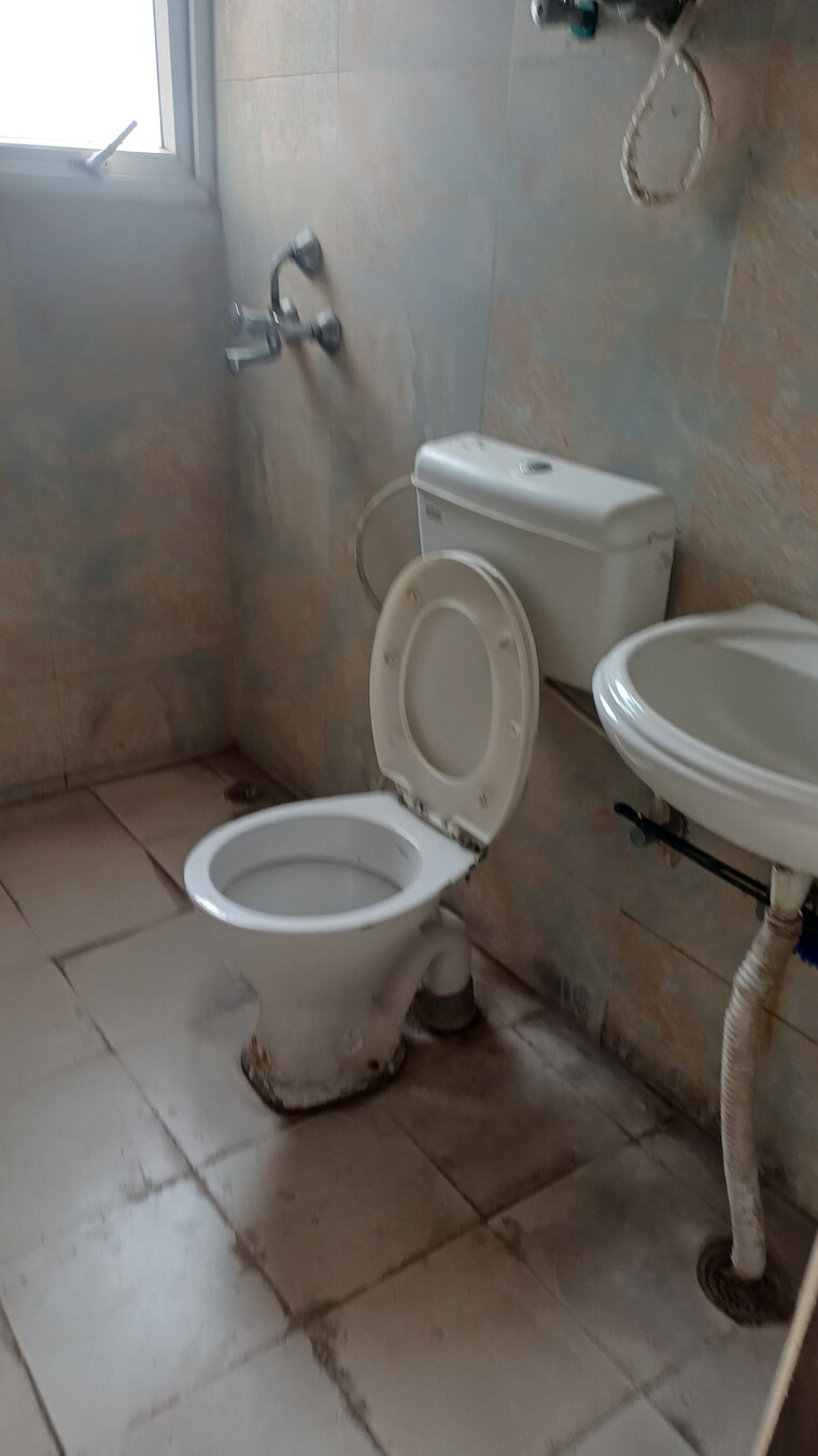 Bathroom, signature-the-serenas 2 Bedroom 531 Sq.Ft. Apartment In Sohna Sector 36 Gurgaon 9699448