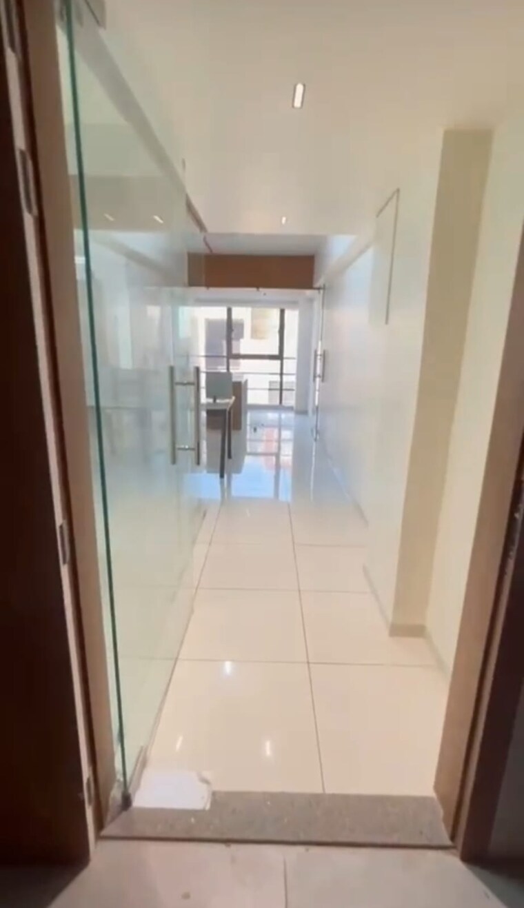 Other, vaishnodevi circle Commercial Office Space 710 Sq.Ft. In Vaishnodevi Circle Ahmedabad 9699606