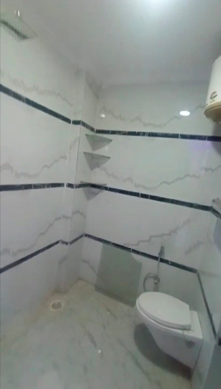 Bathroom, chattarpur 4 Bedroom 200 Sq.Yd. Builder Floor In Chattarpur Delhi 9699729