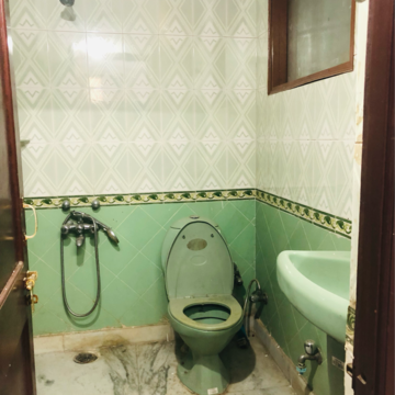 Bathroom in 1.5 BHK Villa at Sector 22 – for Rent