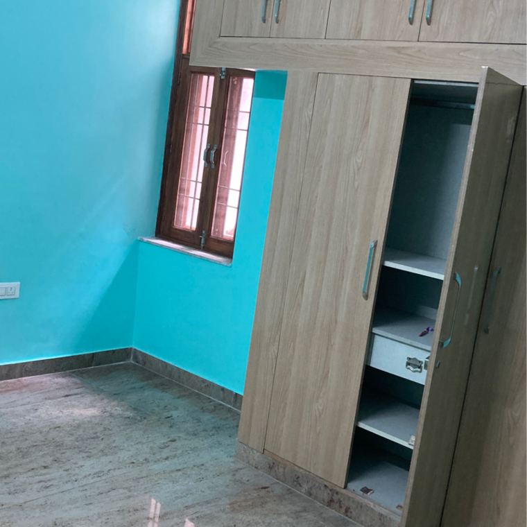 Room, jaipuria-plaza 2 Bedroom 470 Sq.Ft. Independent House In Sector 26 Noida 9699282