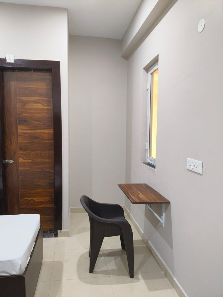 Room, sector 68 Pg For Boys & Girls In Sector 68 9699792