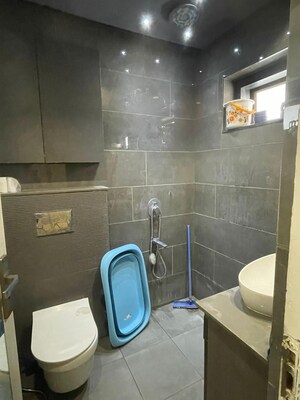 Team Area in 4 BHK Builder Floor at Green Fields Colony – for Rent