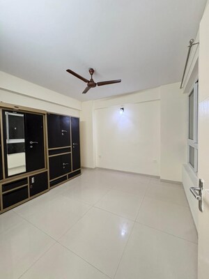 Room in 3 BHK Apartment at Tulip Violet, Sector 69 – for Rent