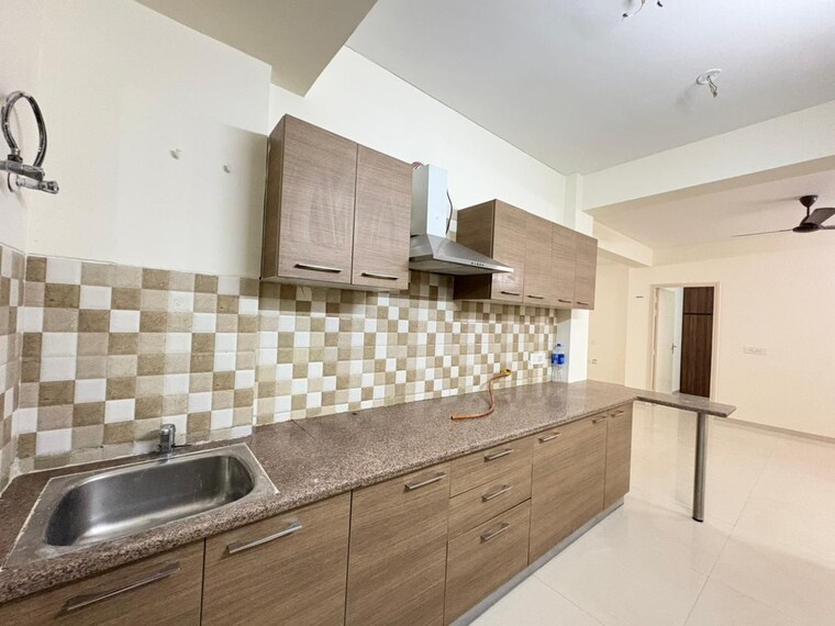 Kitchen, tulip-violet 3 Bedroom 1578 Sq.Ft. Apartment In Sector 69 Gurgaon 9699905