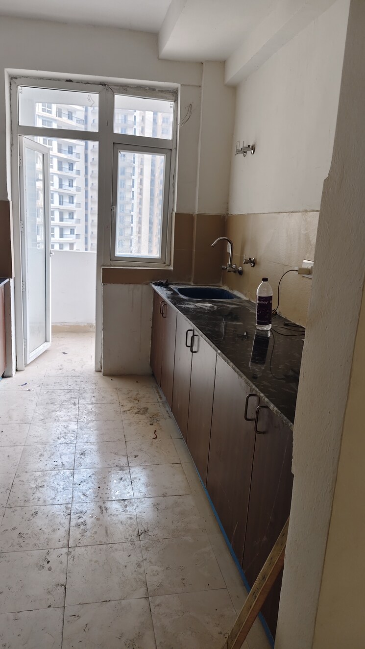 Kitchen, amrapali-heartbeat-city 3 Bedroom 2175 Sq.Ft. Apartment In Sector 107 Noida 9699942