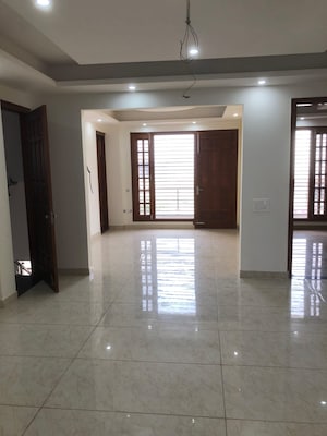 Room in 3 BHK Builder Floor at Sector 57 – for Rent