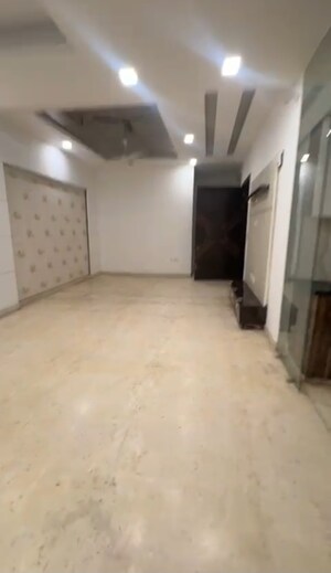 Room in 3 BHK Builder Floor at Sector 57 – for Rent