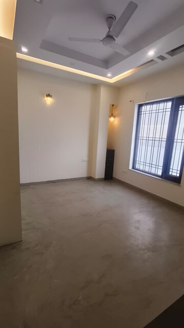 Room in 3 BHK Independent House at Sector 22 – for Rent