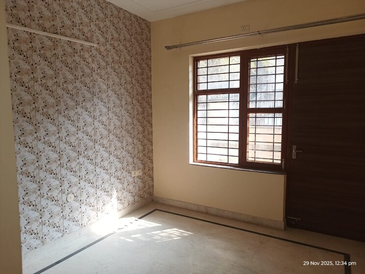 Room, sector 22 3 Bedroom 1500 Sq.Ft. Independent House In Sector 22 Gurgaon 9700122