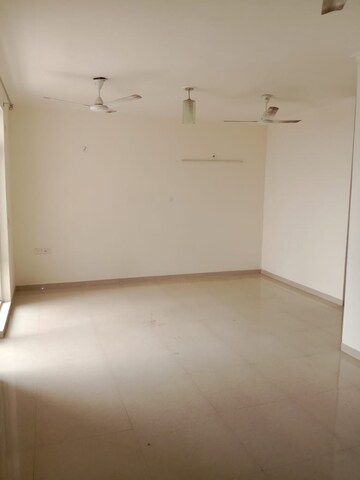 Room in 3.5 BHK Apartment at Omaxe R2, Gomti Nagar – for Sale
