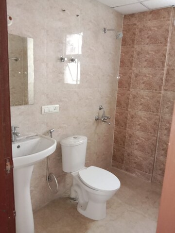 Bathroom in 3.5 BHK Apartment at Omaxe R2, Gomti Nagar – for Sale