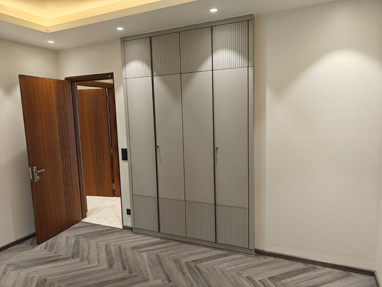 Room, sector 48 4 Bedroom 2700 Sq.Ft. Builder Floor In Sector 48 Gurgaon 9700142